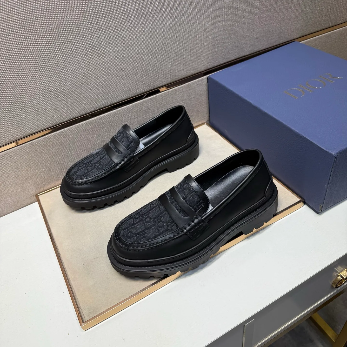 ⬛️Men's shoes 💰p442 [Dior~] Men's casual shoes 2025z cabinet sales simultaneously 🔶Size: 39-44 #️⃣ 🔷2 colors🔜The upper is made of multi-material splicing➕Genuine leather lining, comfortable and breathable, sole: original comfortable and wear-resistant outsole, ⚠️Real shot📱Photographed🎬The real thing is better📢📢📢